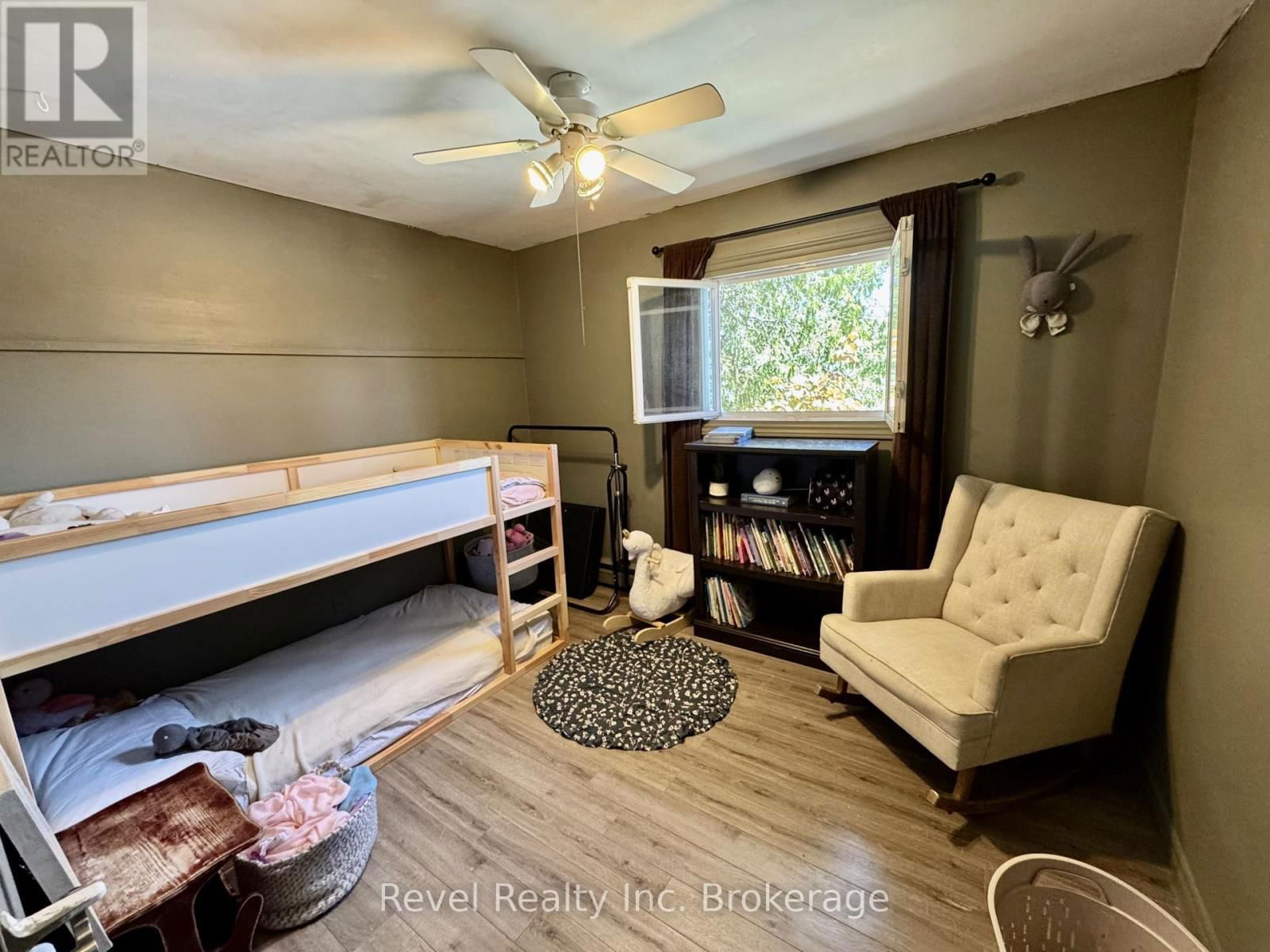 671 ANN STREET Image 26