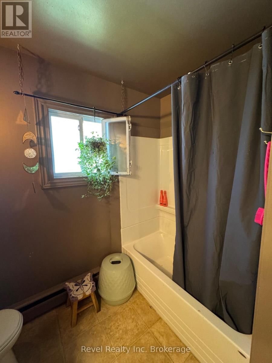 671 ANN STREET Image 29