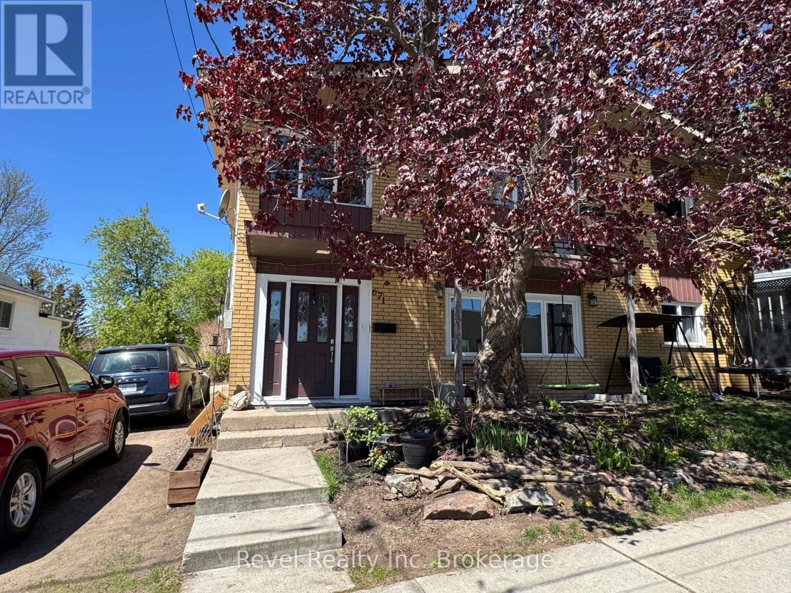 671 ANN STREET Image 3