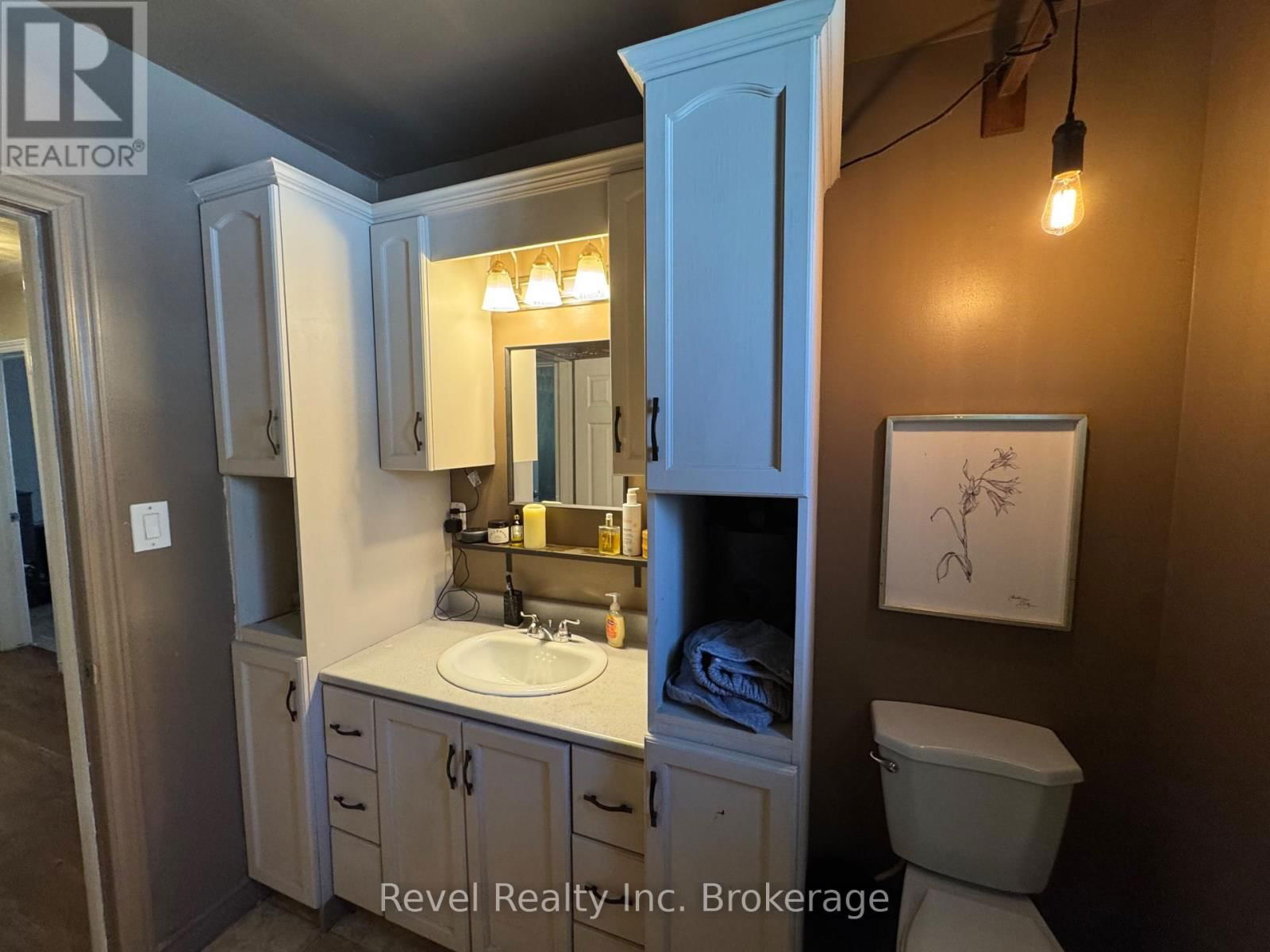 671 ANN STREET Image 30