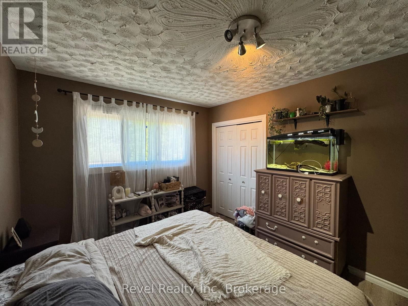 671 ANN STREET Image 32