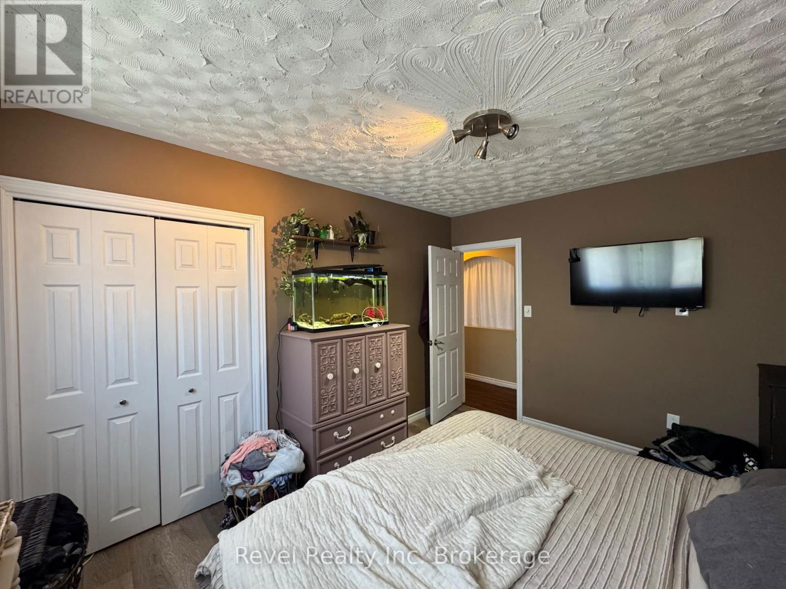 671 ANN STREET Image 33