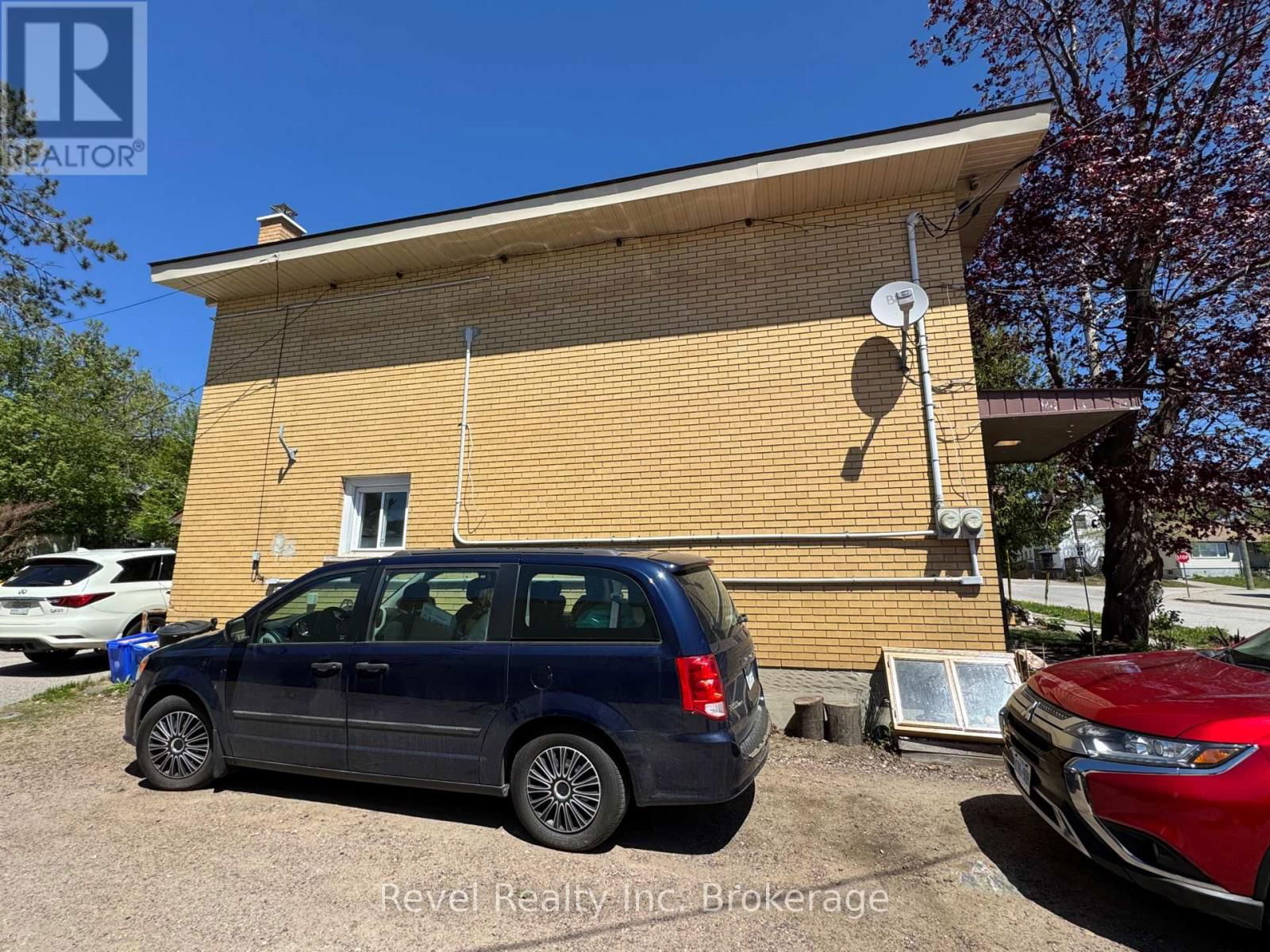 671 ANN STREET Image 39