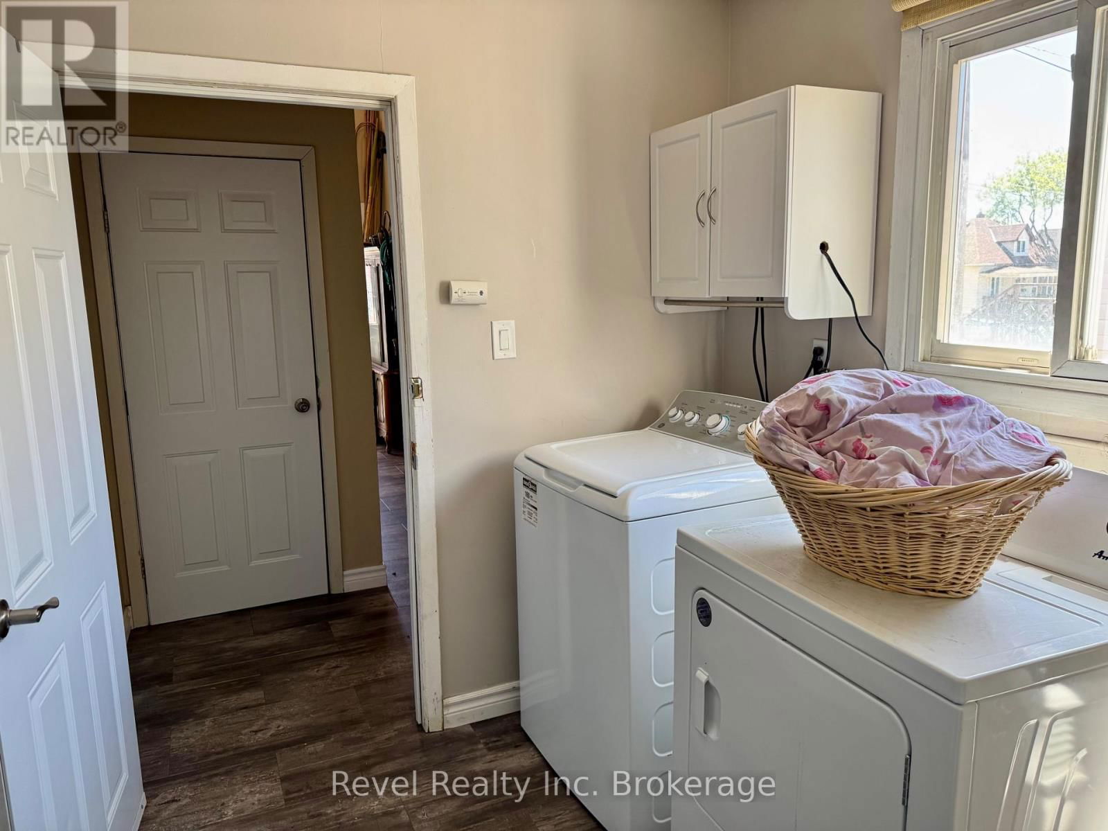 671 ANN STREET Image 9