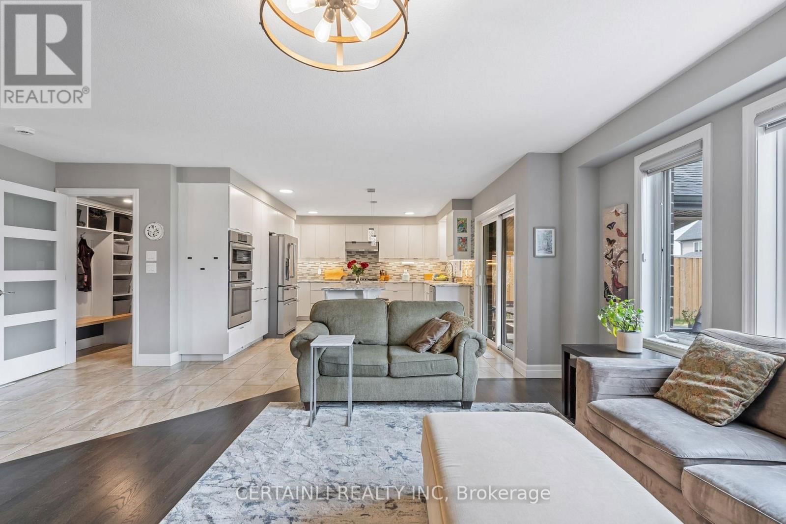 16 ANDERSON CRESCENT Image 13