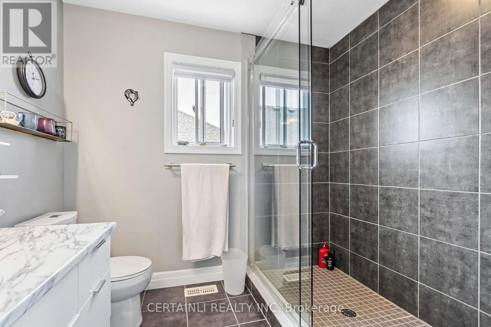 16 ANDERSON CRESCENT Image 23