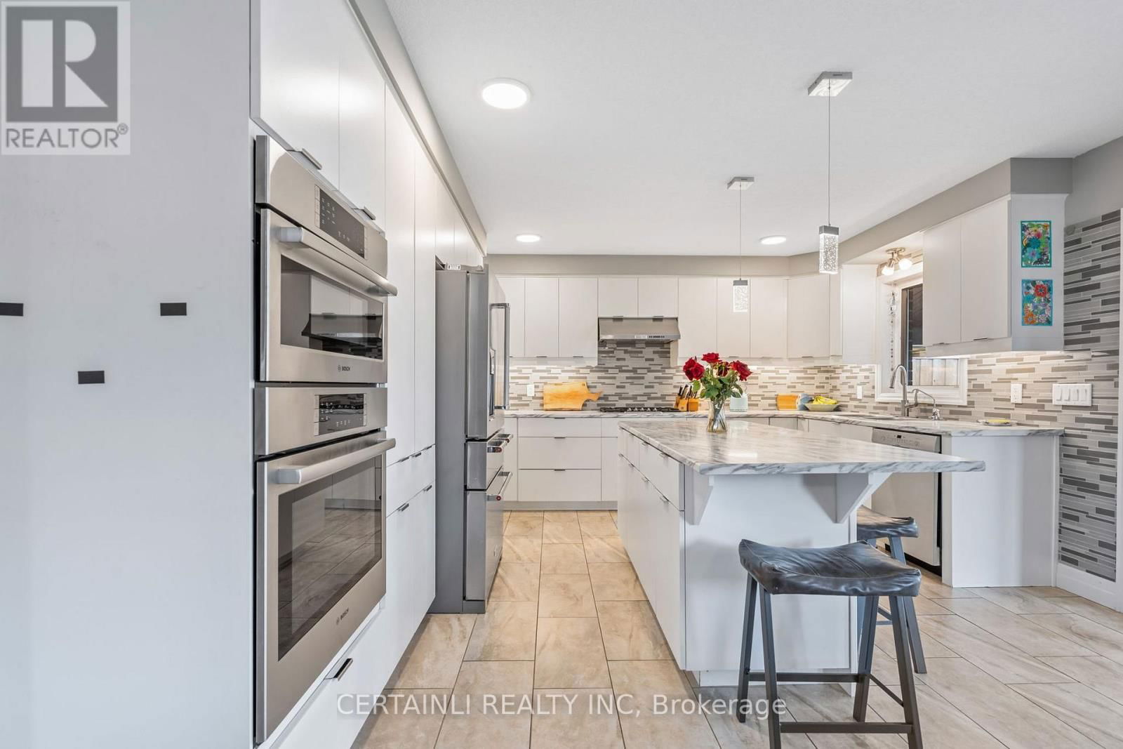 16 ANDERSON CRESCENT Image 3