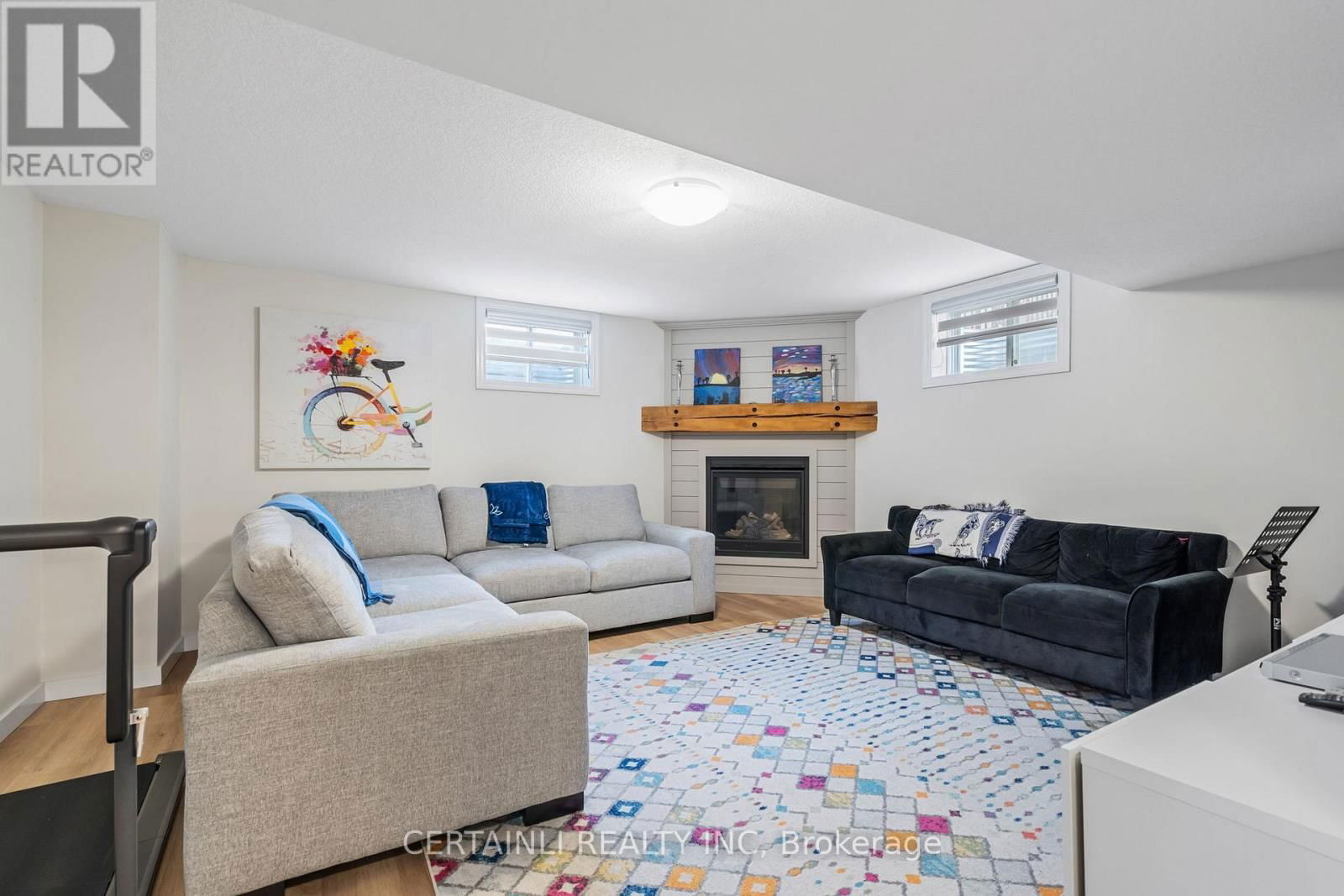 16 ANDERSON CRESCENT Image 30