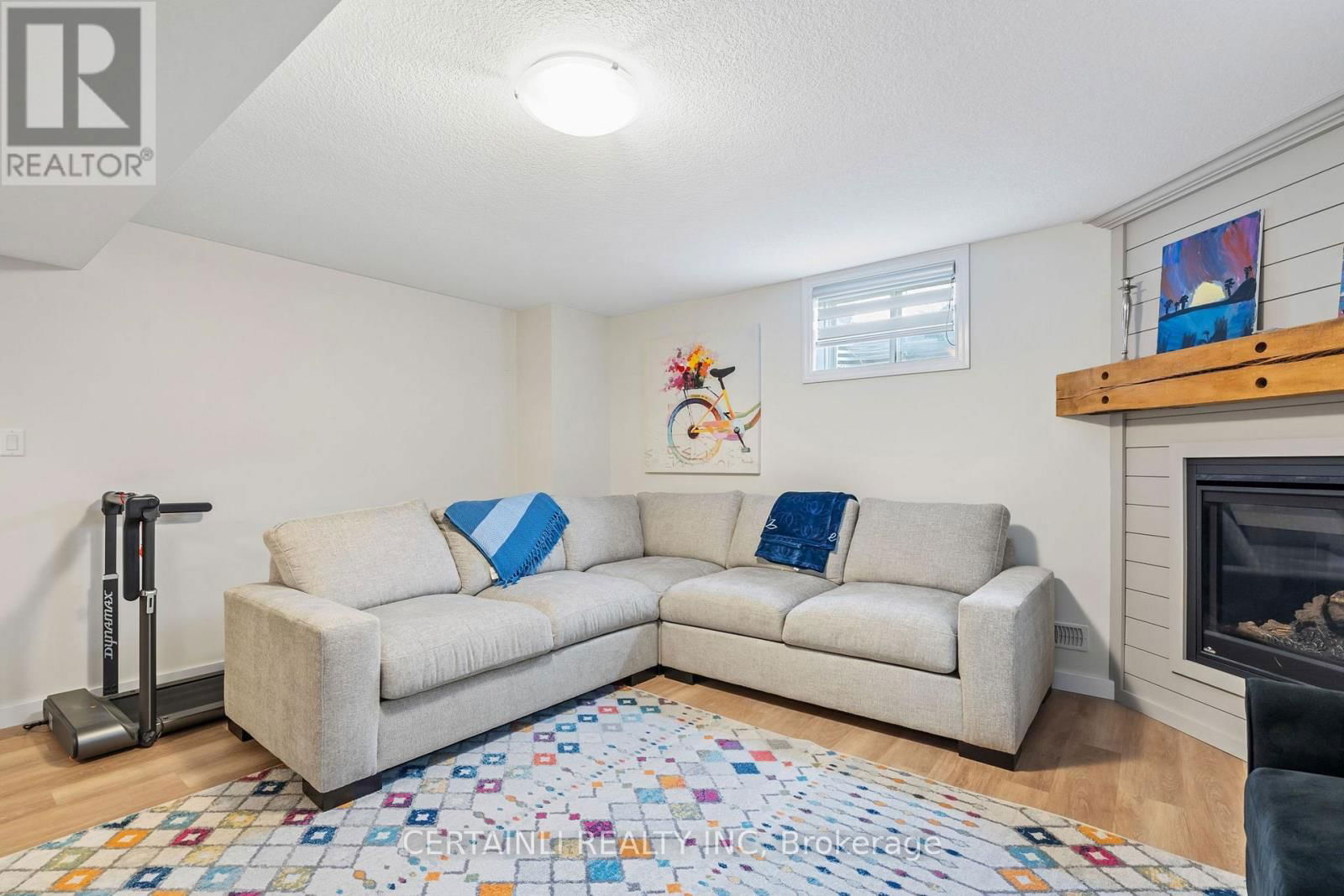 16 ANDERSON CRESCENT Image 31