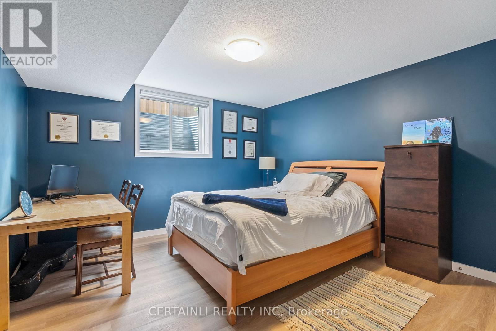 16 ANDERSON CRESCENT Image 32