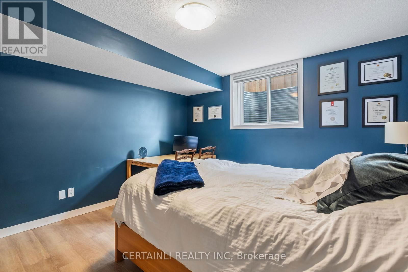 16 ANDERSON CRESCENT Image 33