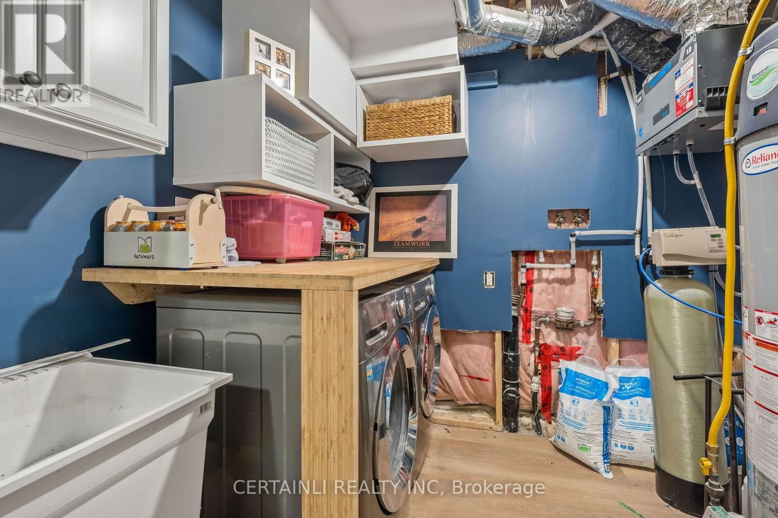 16 ANDERSON CRESCENT Image 35