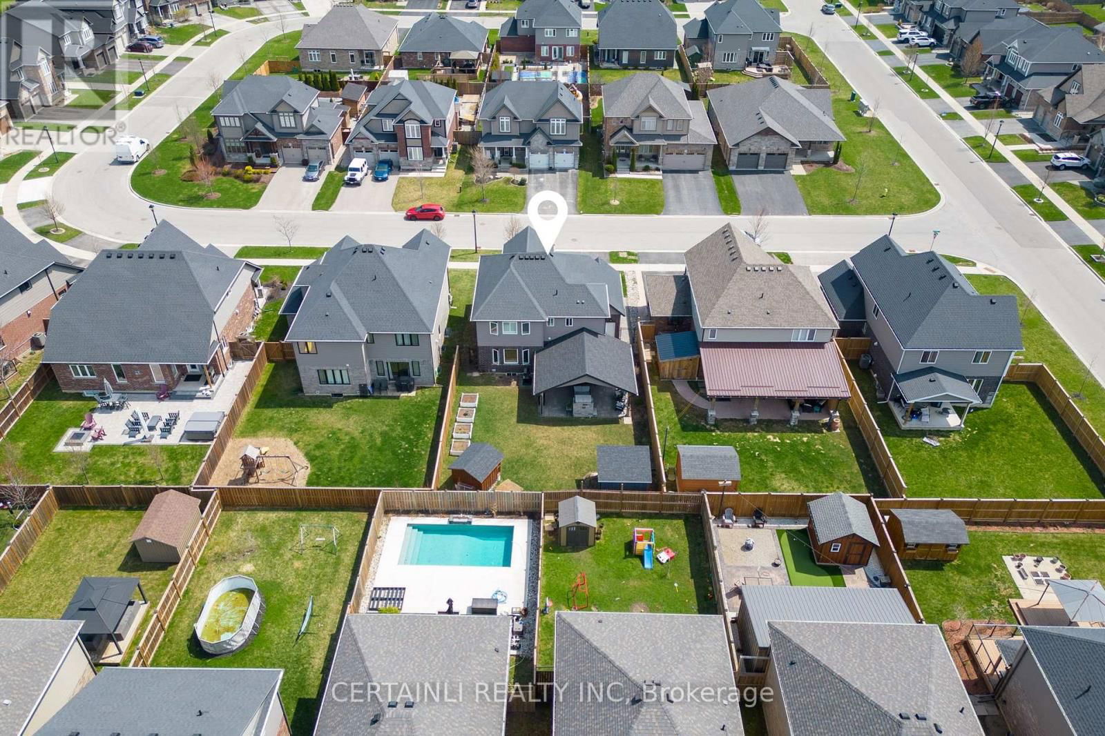 16 ANDERSON CRESCENT Image 44