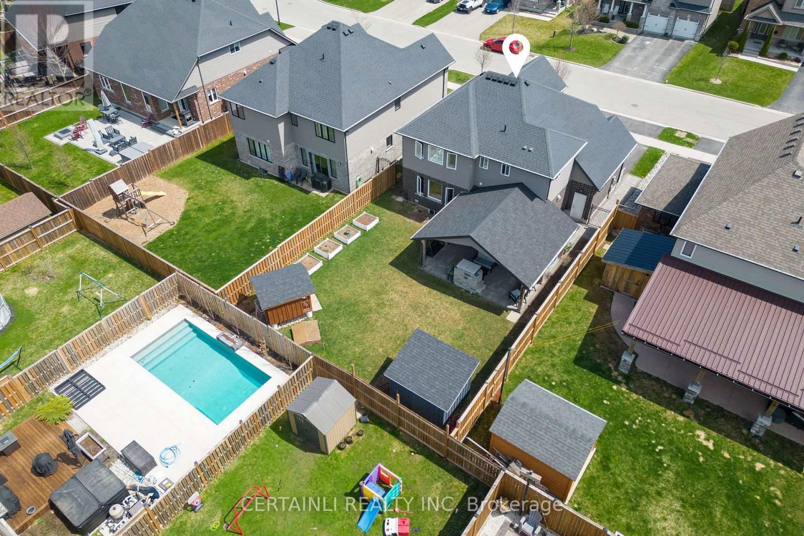 16 ANDERSON CRESCENT Image 45