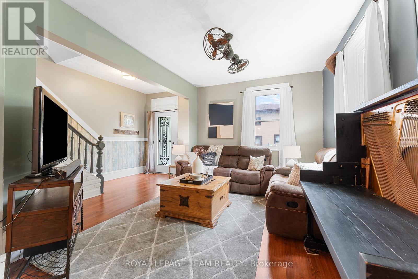 378 DONALD B MUNRO DRIVE Image 13