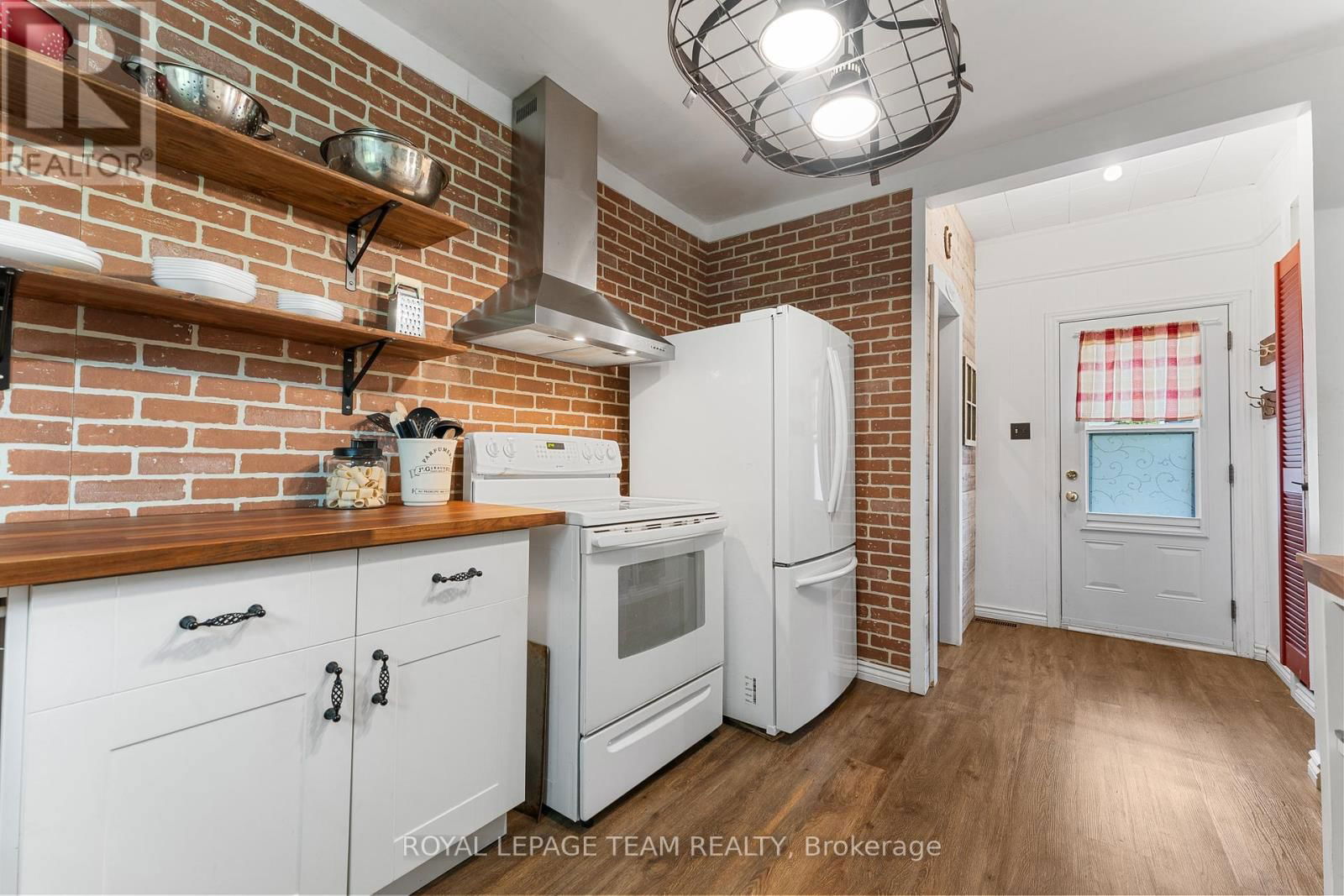 378 DONALD B MUNRO DRIVE Image 24
