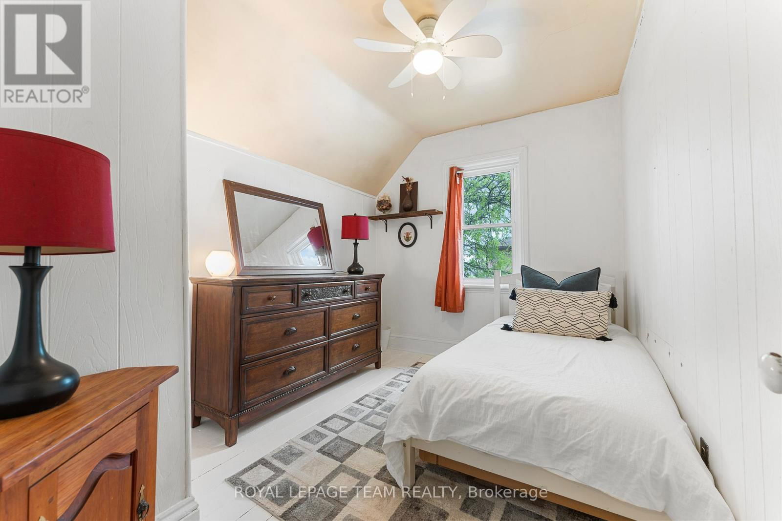 378 DONALD B MUNRO DRIVE Image 32
