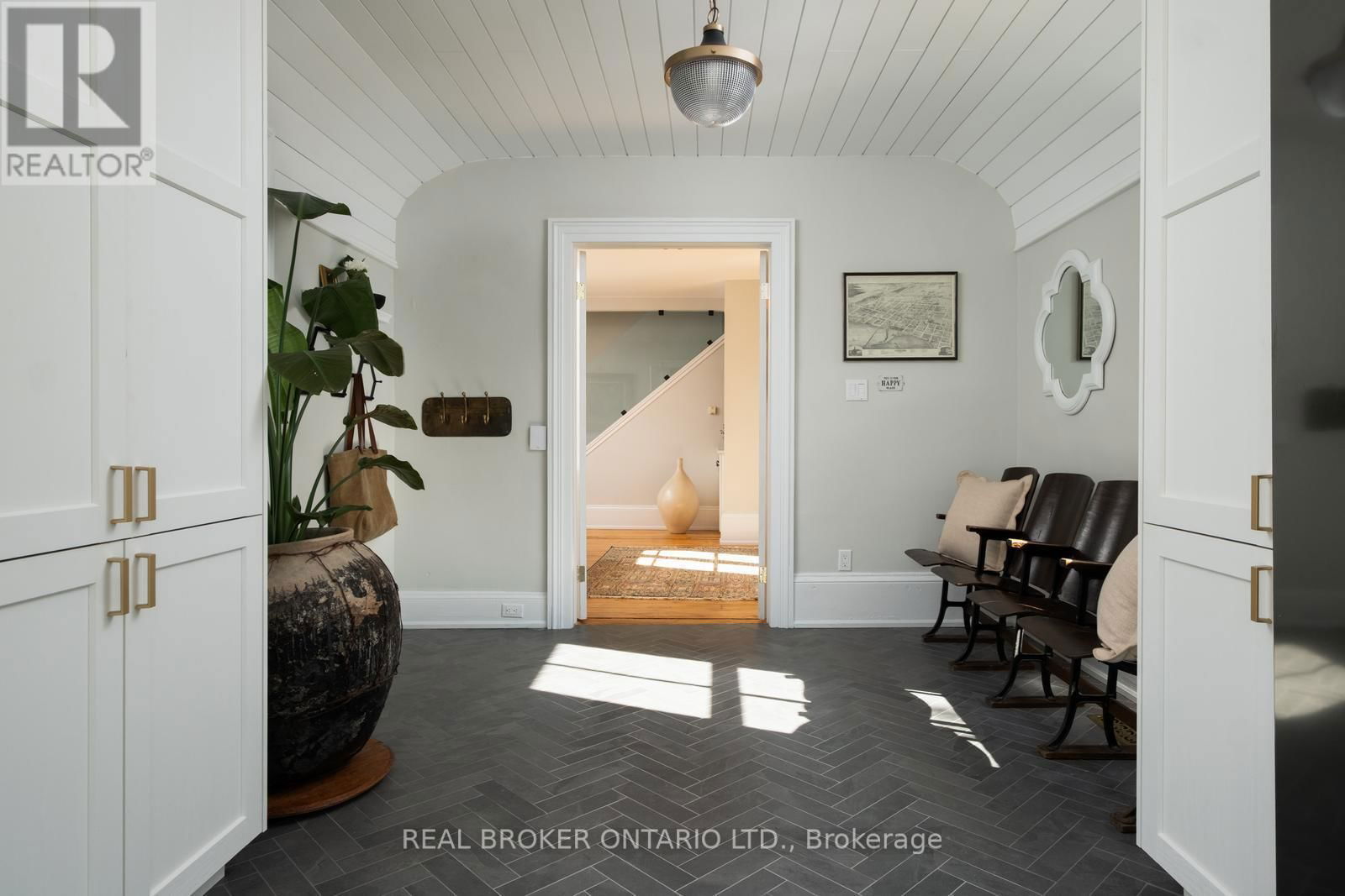 354 COLLEGE STREET Image 10