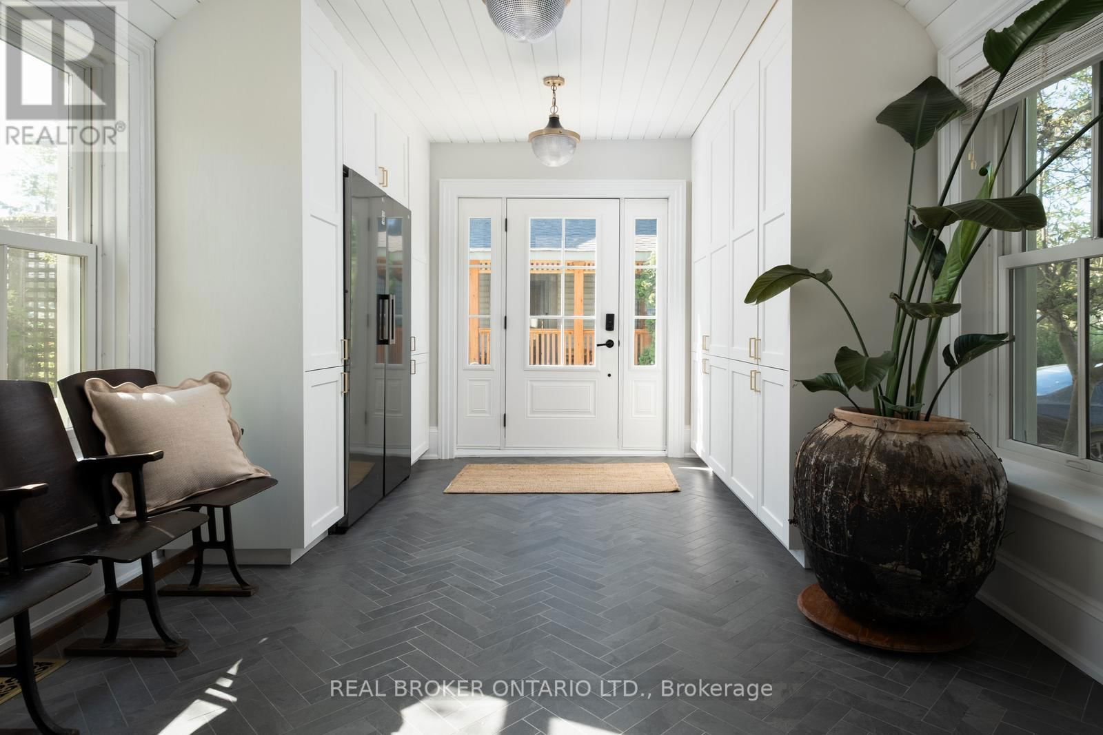 354 COLLEGE STREET Image 8