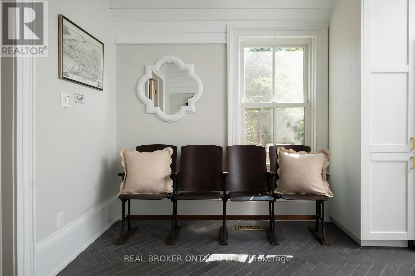 354 COLLEGE STREET Image 9