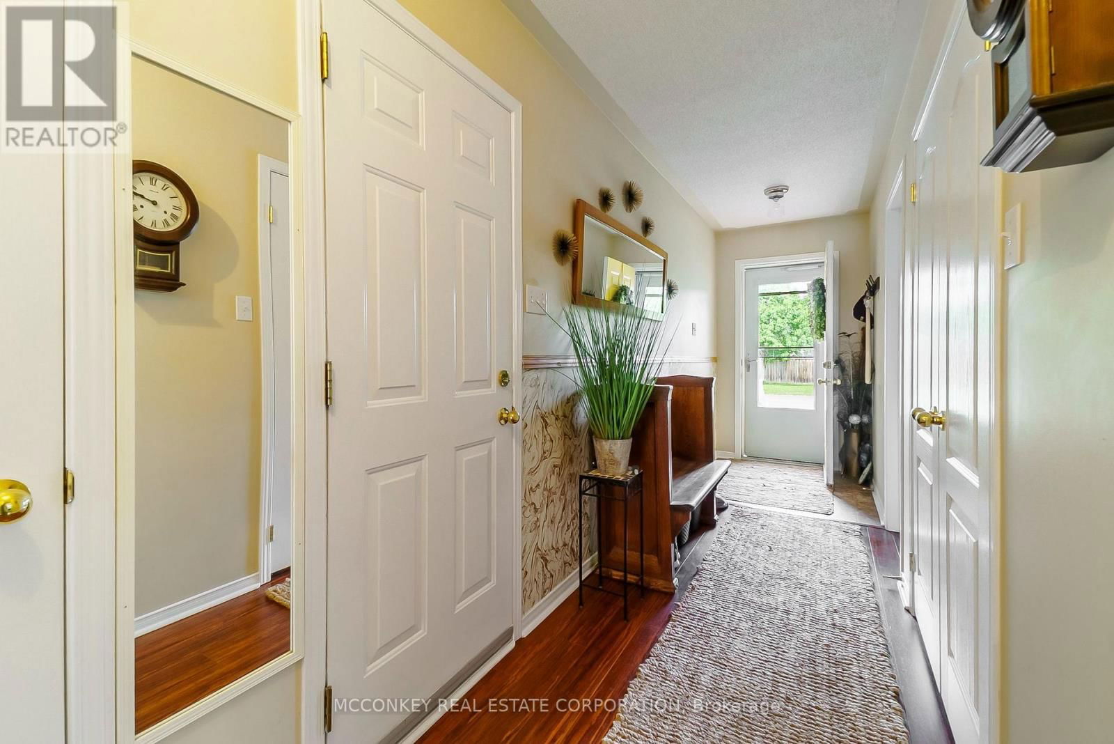374 SPILLSBURY DRIVE Image 10