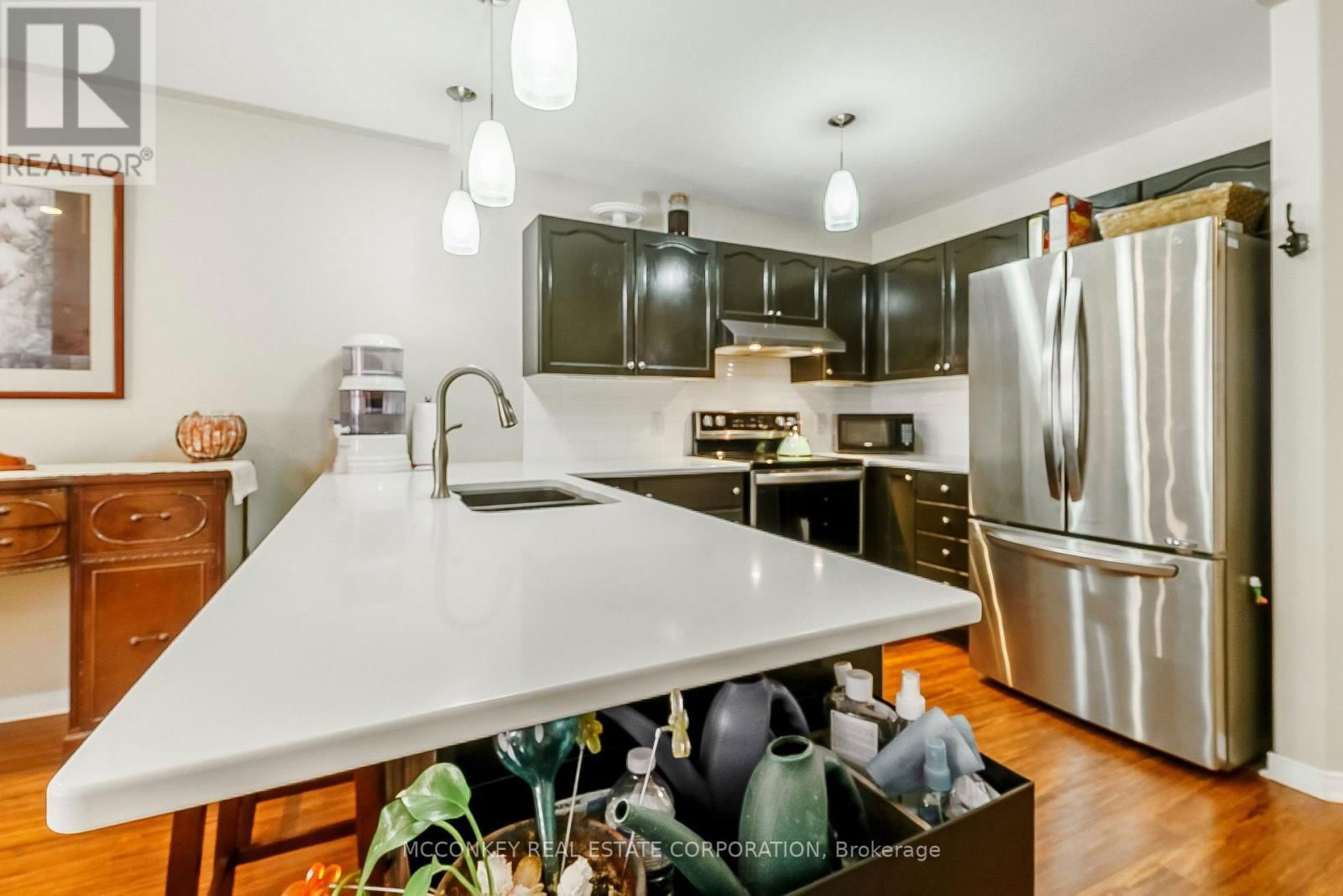 374 SPILLSBURY DRIVE Image 12