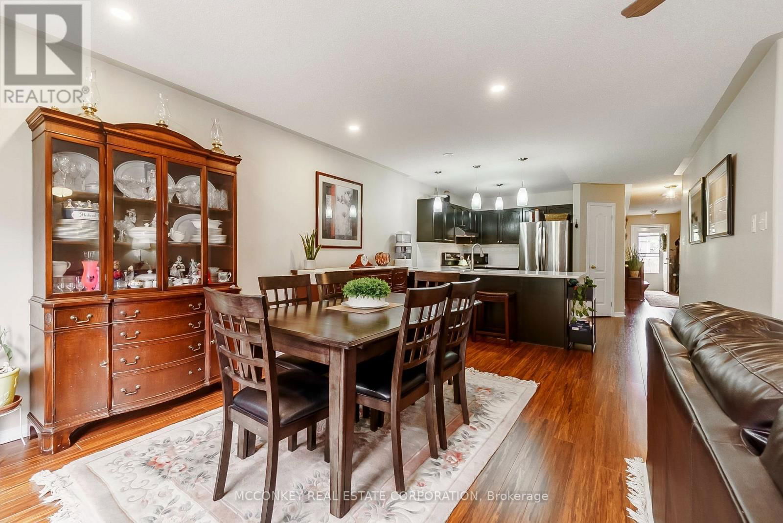 374 SPILLSBURY DRIVE Image 17