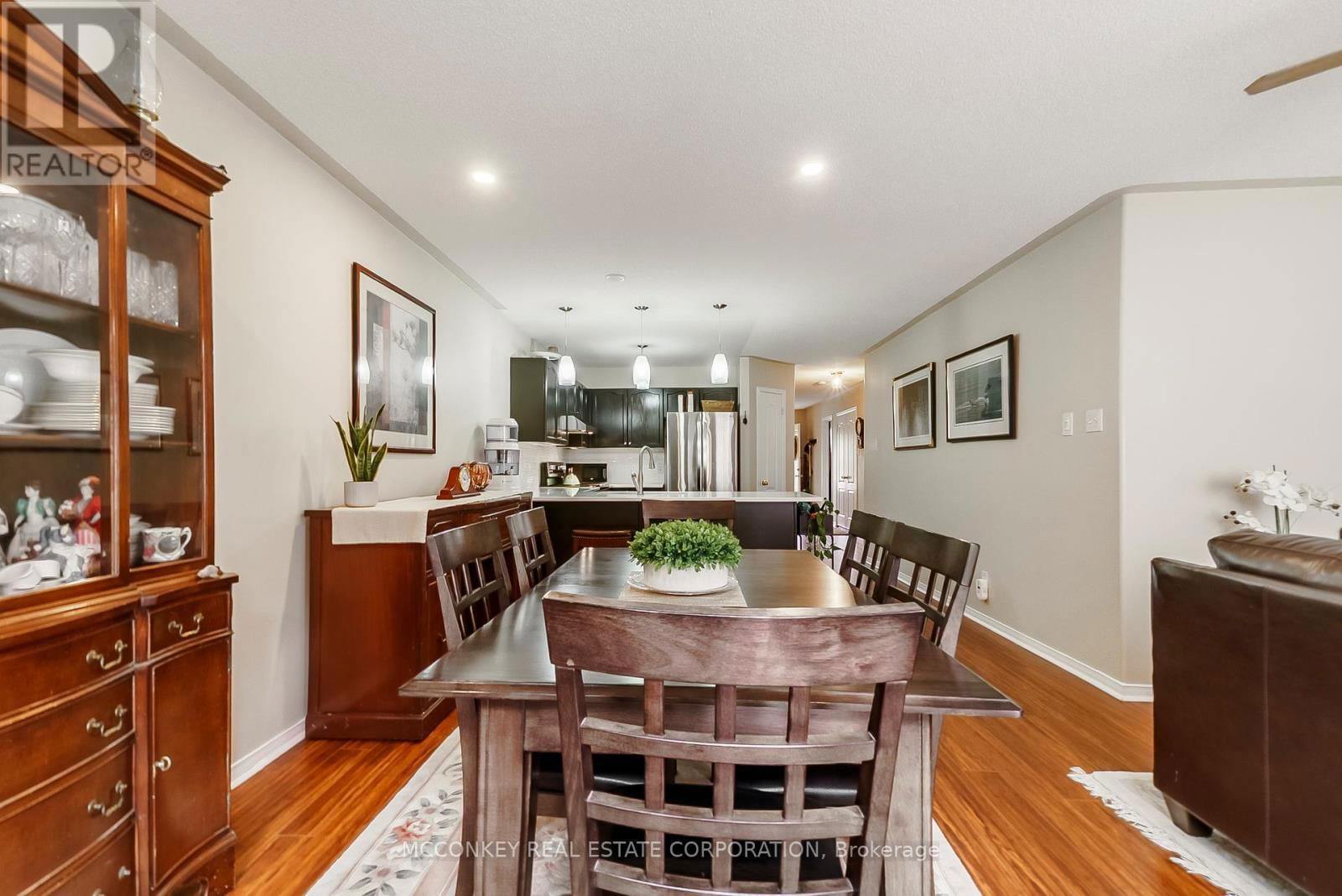 374 SPILLSBURY DRIVE Image 19