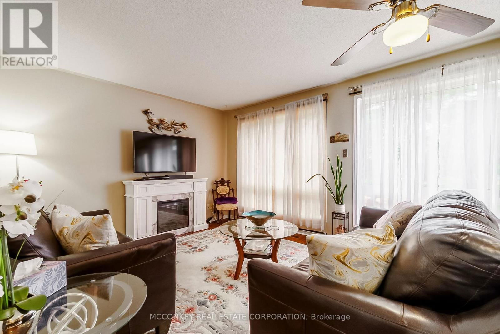 374 SPILLSBURY DRIVE Image 21