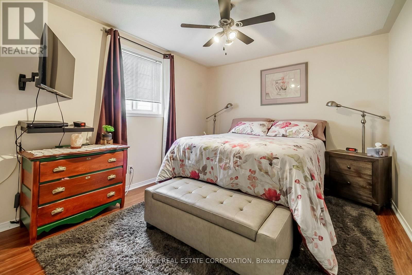 374 SPILLSBURY DRIVE Image 24