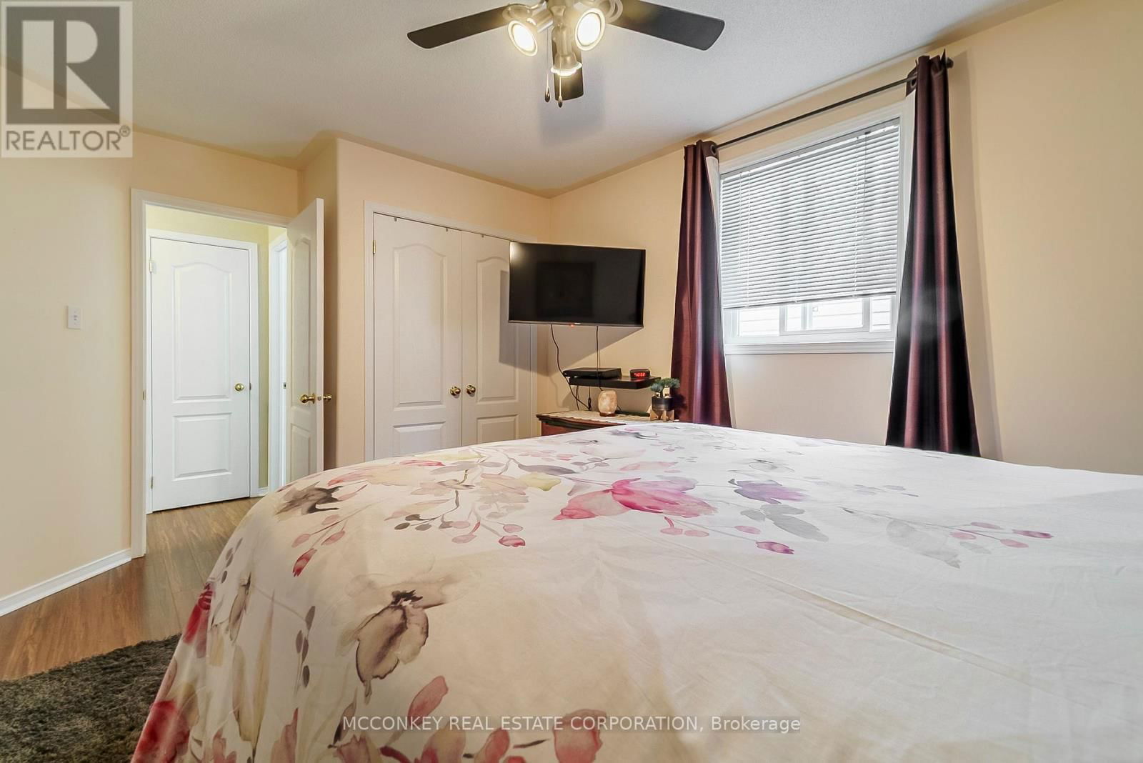 374 SPILLSBURY DRIVE Image 25