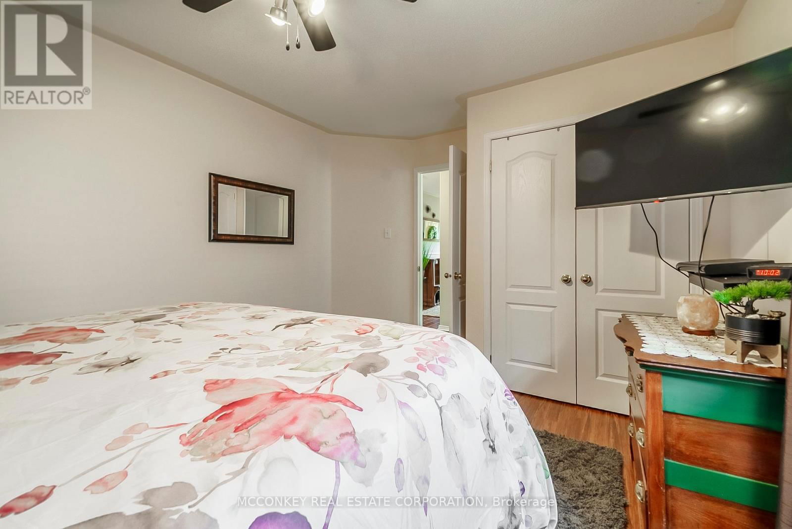 374 SPILLSBURY DRIVE Image 26