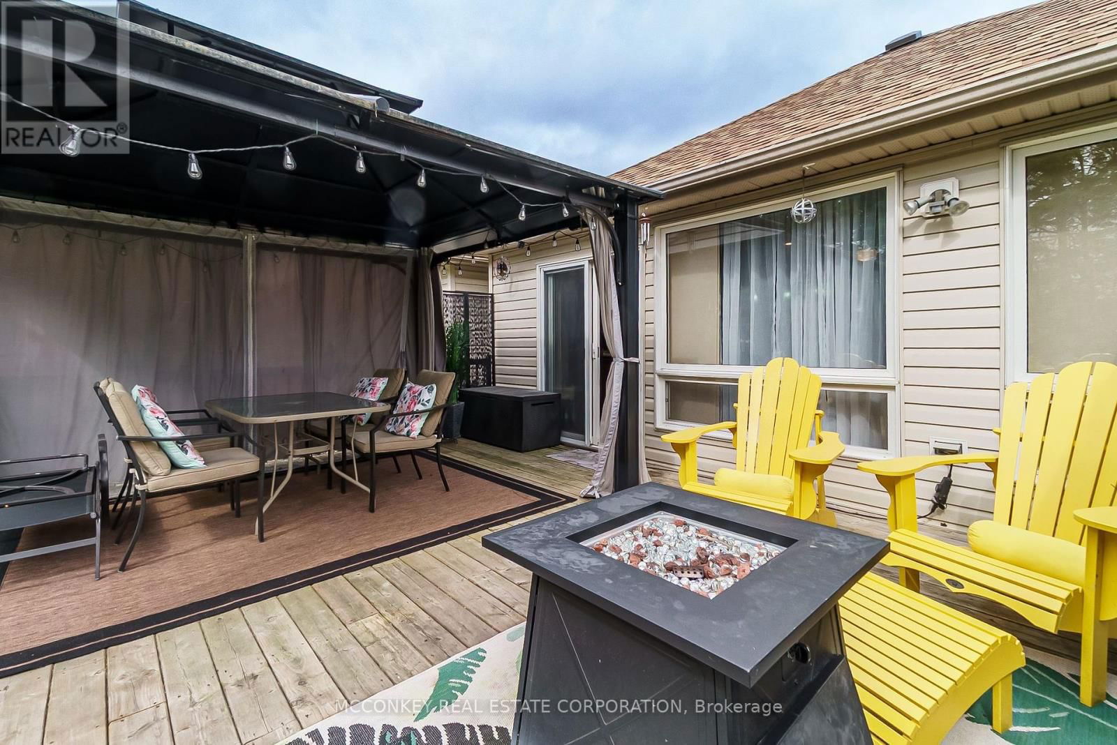 374 SPILLSBURY DRIVE Image 28