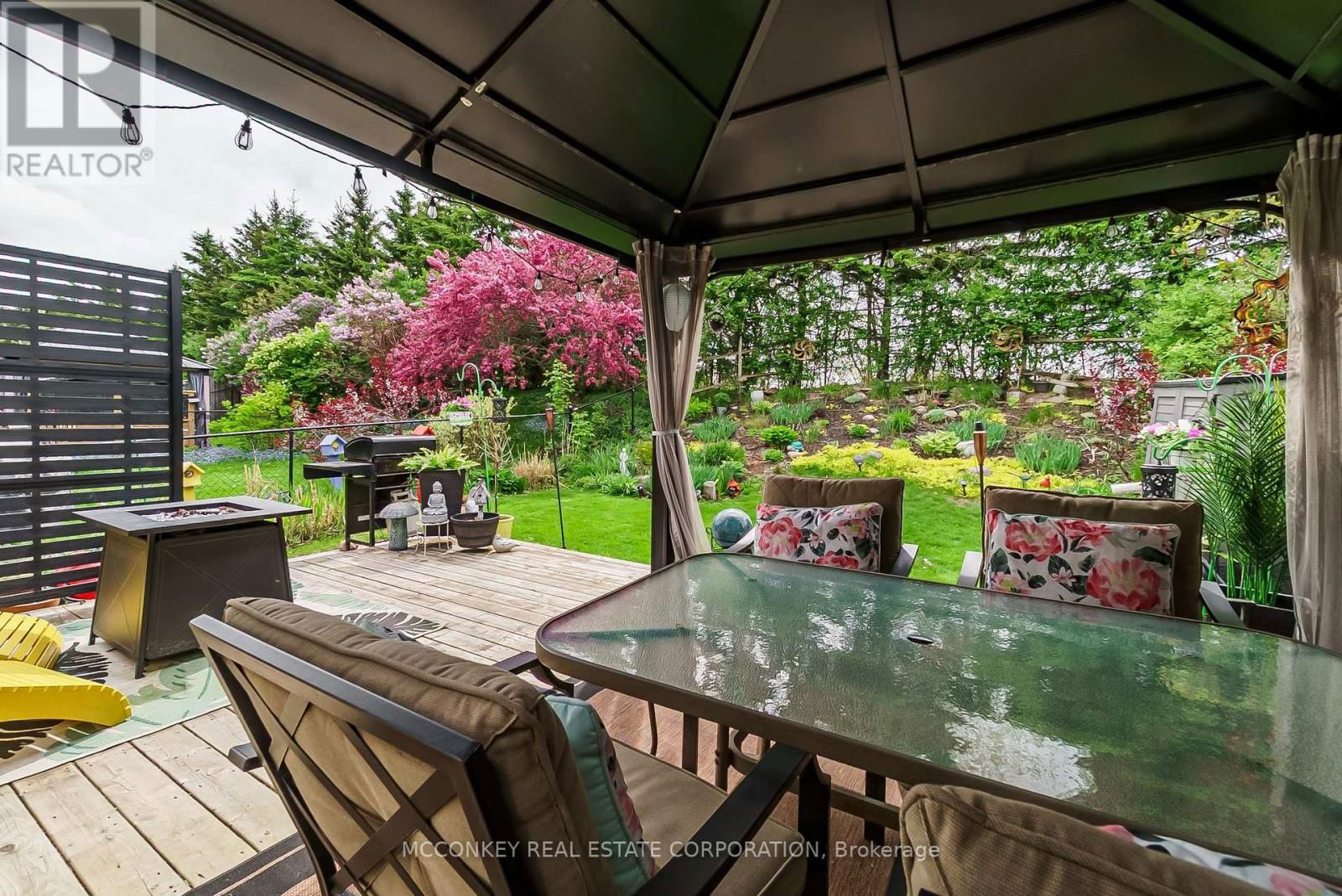 374 SPILLSBURY DRIVE Image 29