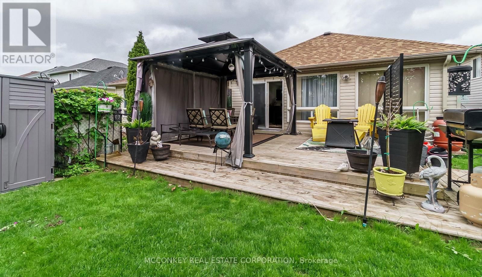 374 SPILLSBURY DRIVE Image 31
