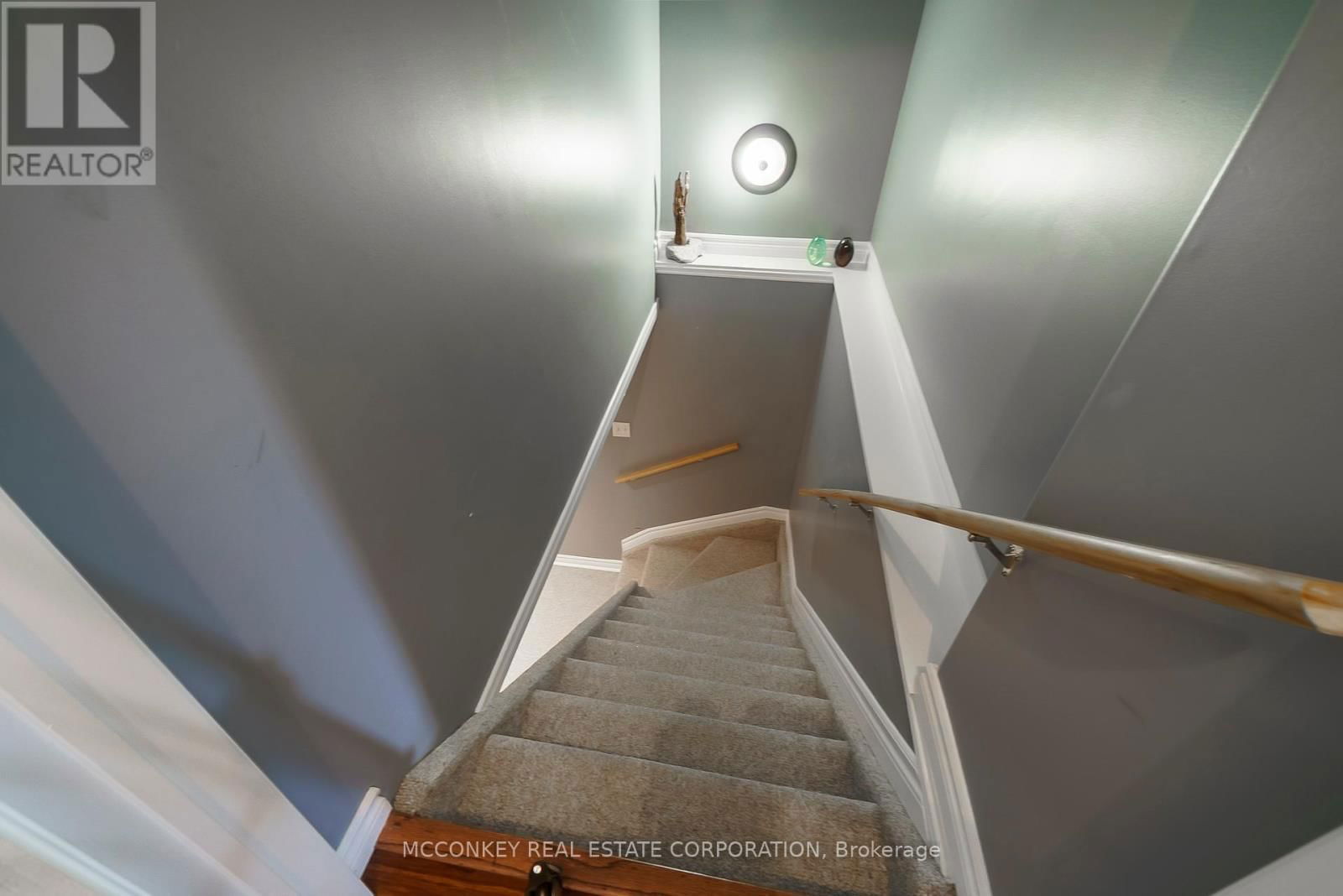 374 SPILLSBURY DRIVE Image 32