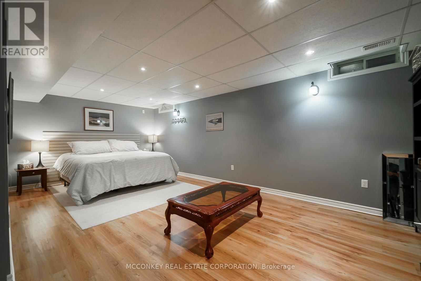 374 SPILLSBURY DRIVE Image 35