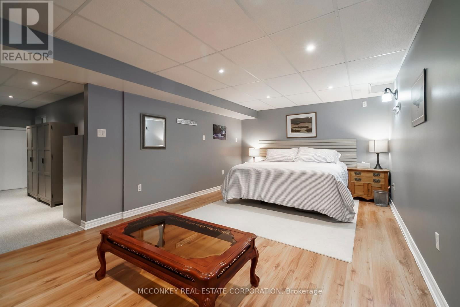 374 SPILLSBURY DRIVE Image 36