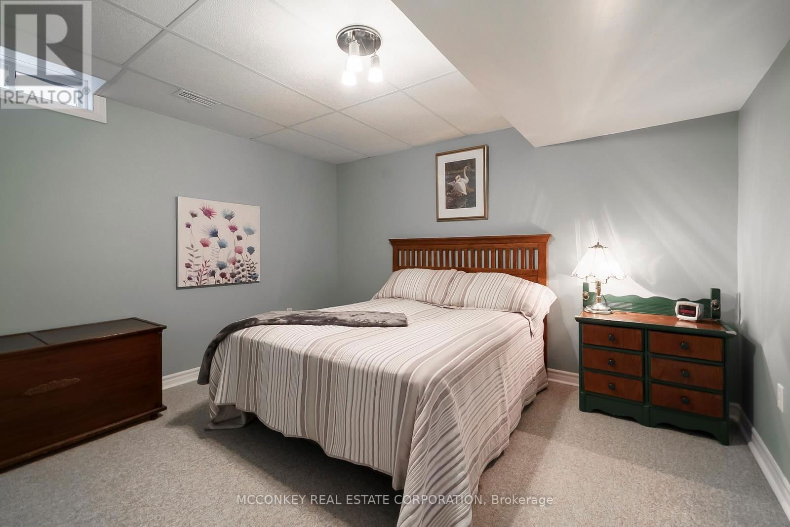 374 SPILLSBURY DRIVE Image 39