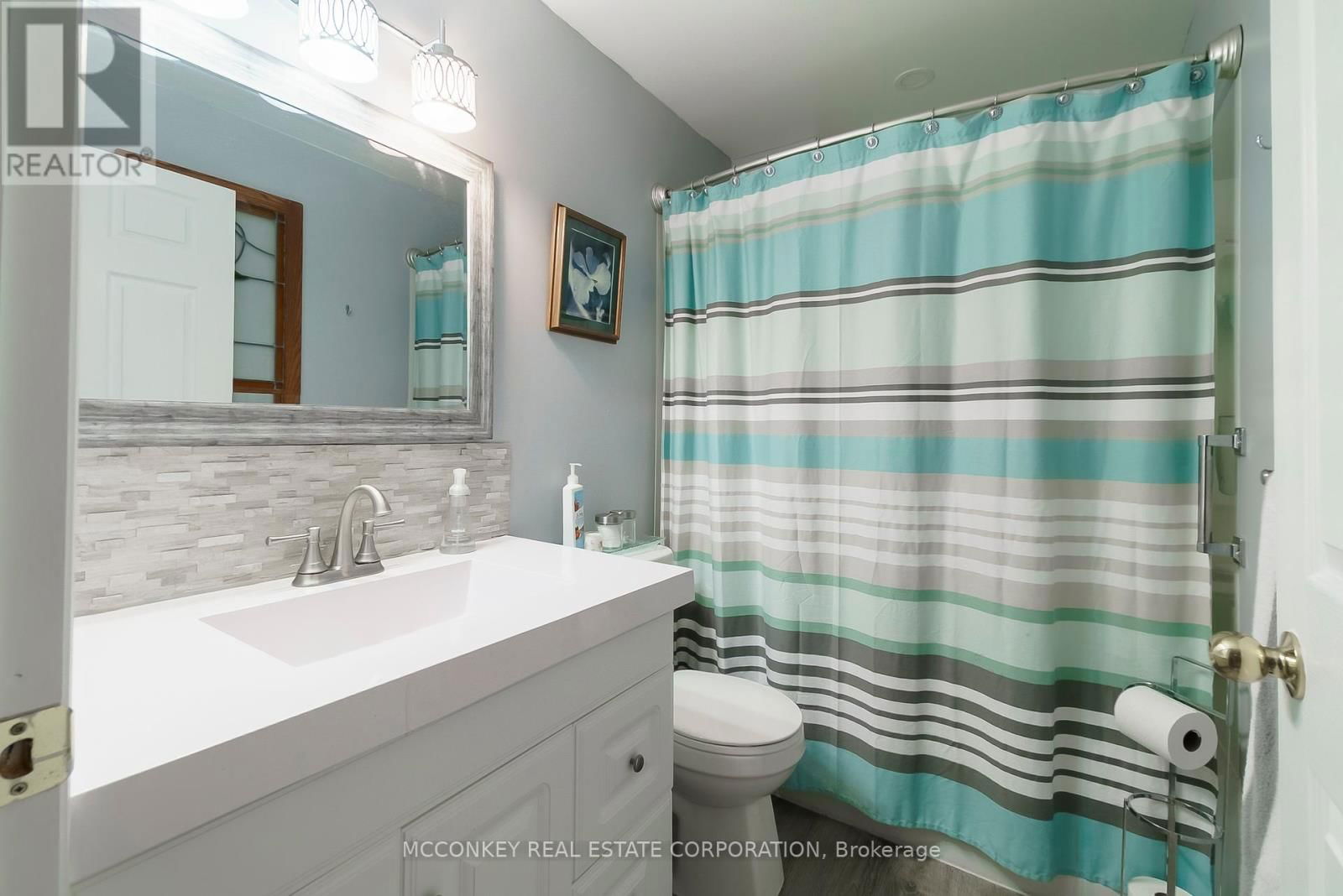 374 SPILLSBURY DRIVE Image 41