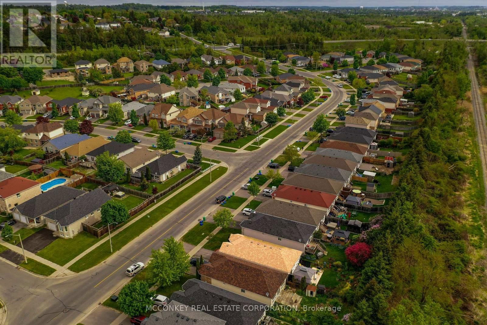 374 SPILLSBURY DRIVE Image 45