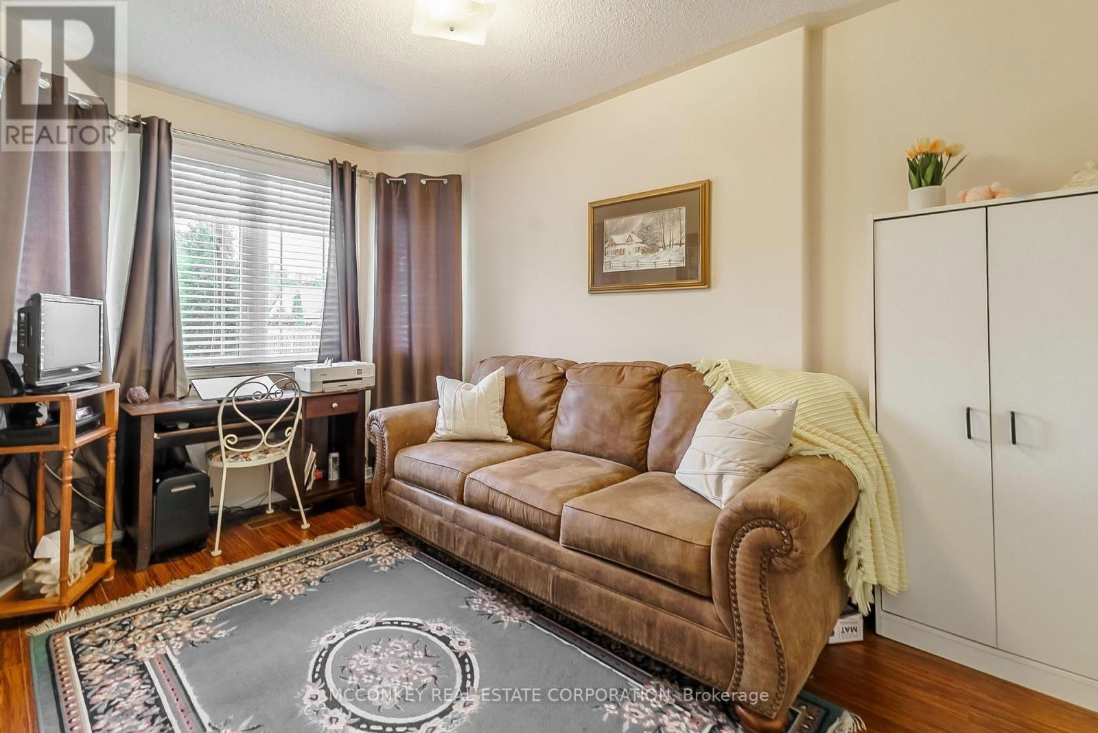 374 SPILLSBURY DRIVE Image 7