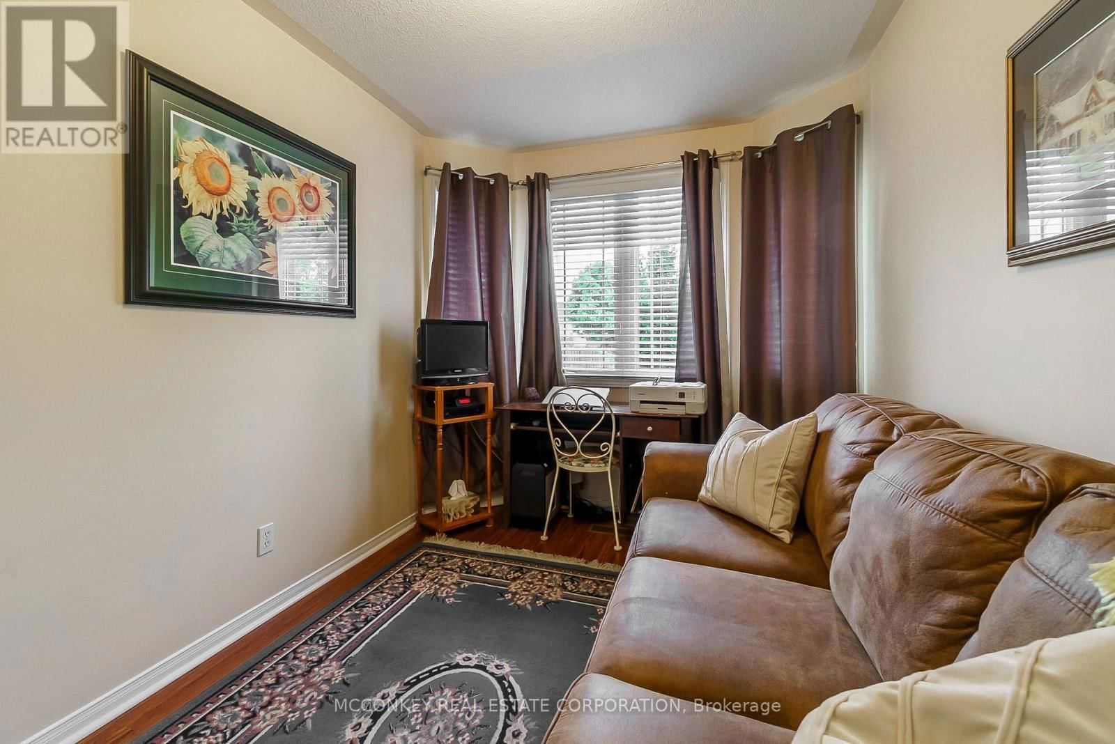 374 SPILLSBURY DRIVE Image 8