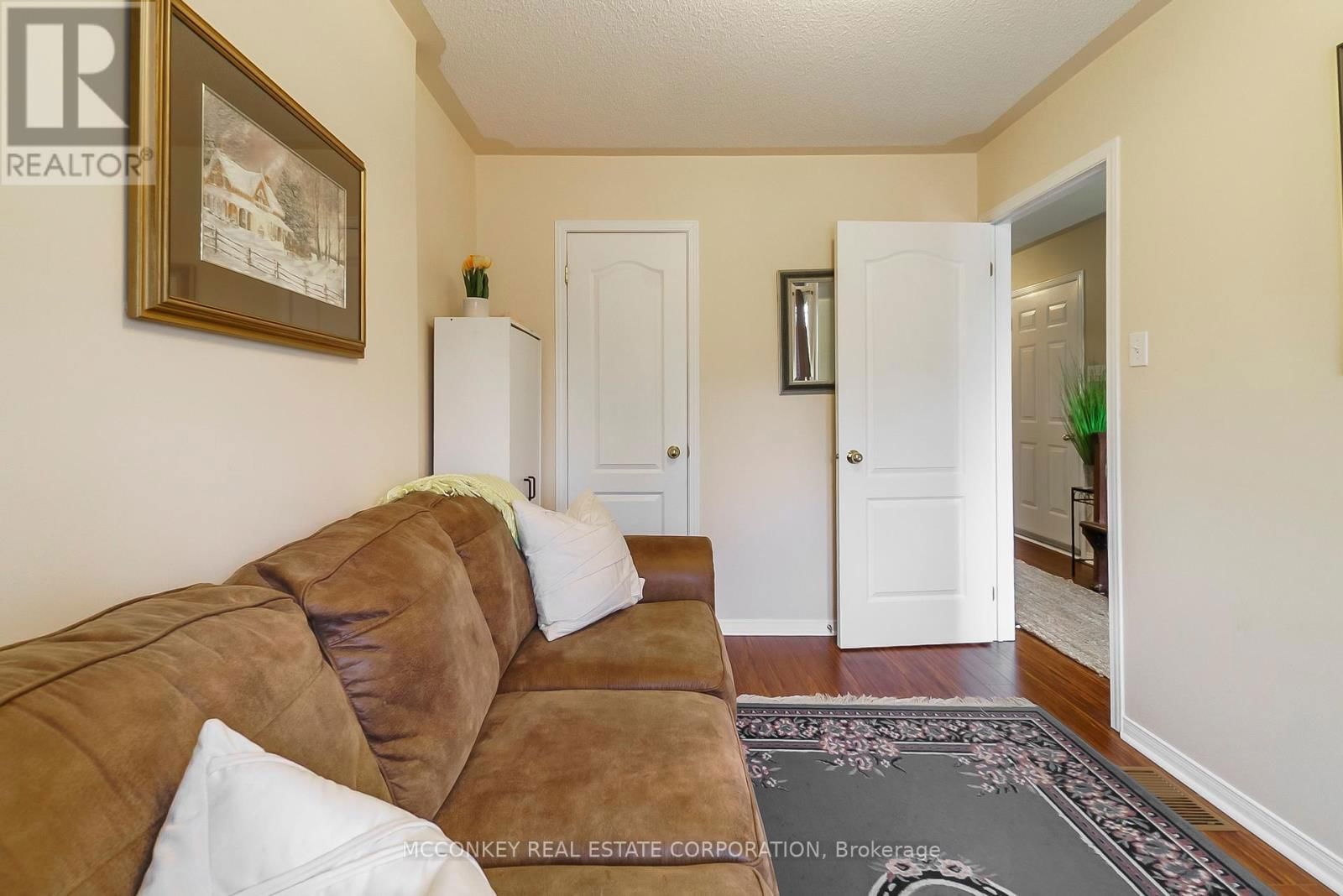 374 SPILLSBURY DRIVE Image 9