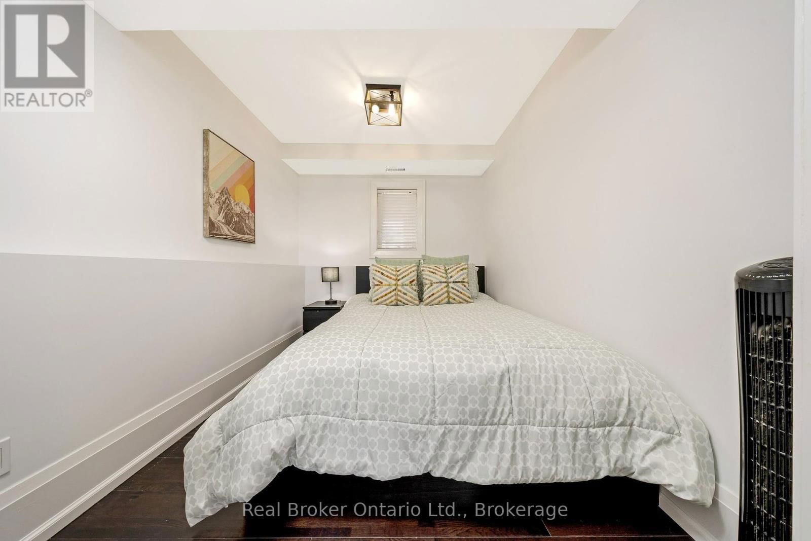 5938 TRAFALGAR ROAD Image 32
