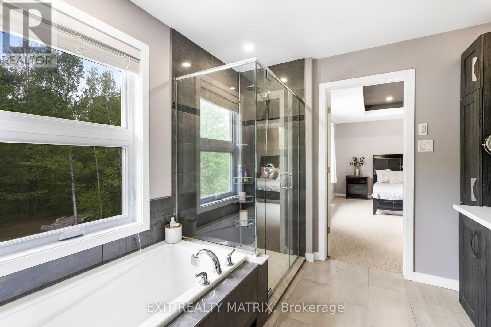 1463 VINETTE ROAD Image 21