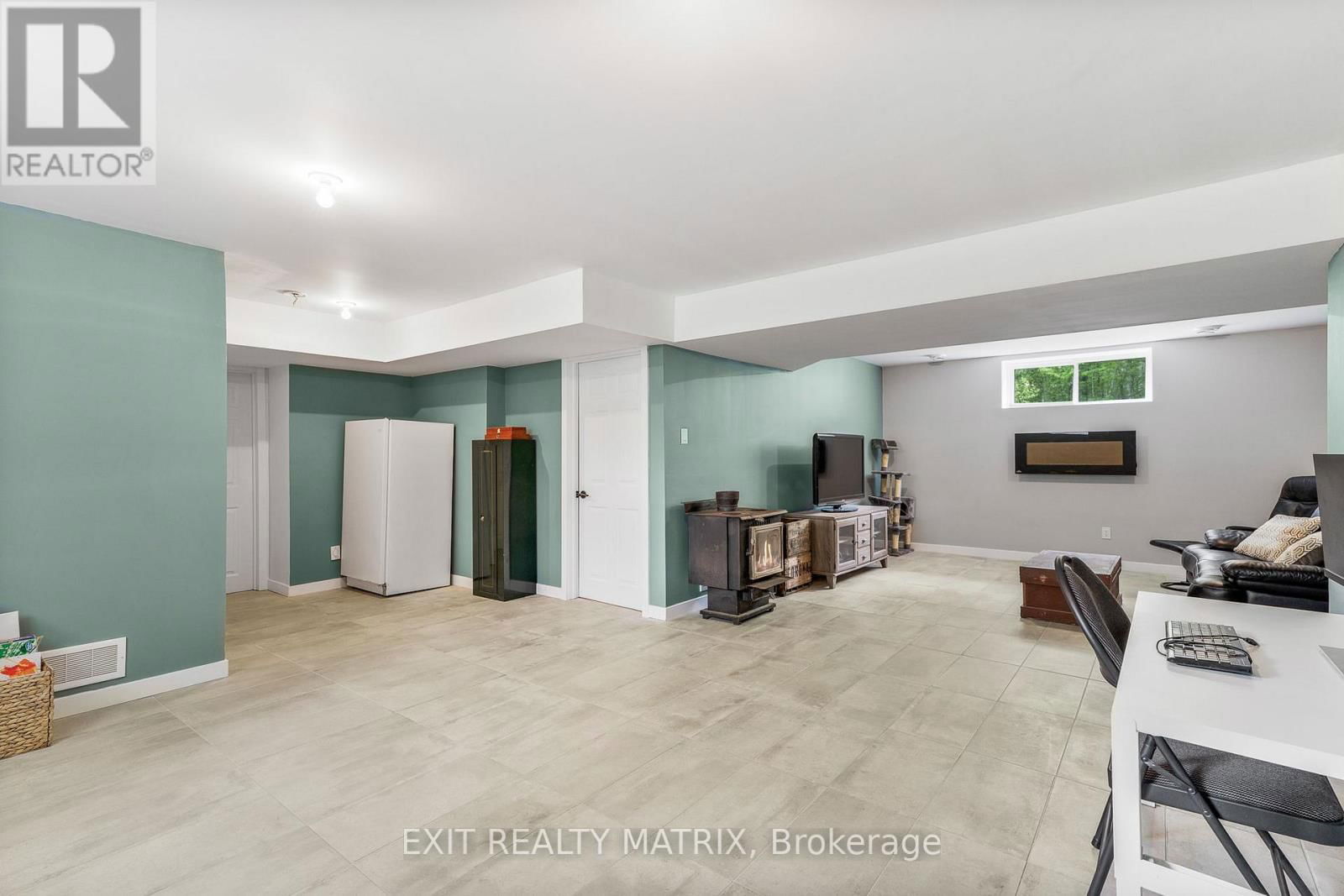 1463 VINETTE ROAD Image 28