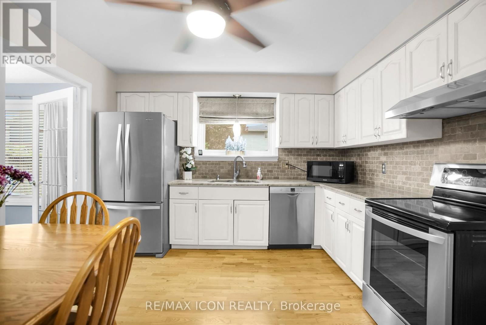 45 WHISPERWOOD CRESCENT Image 22