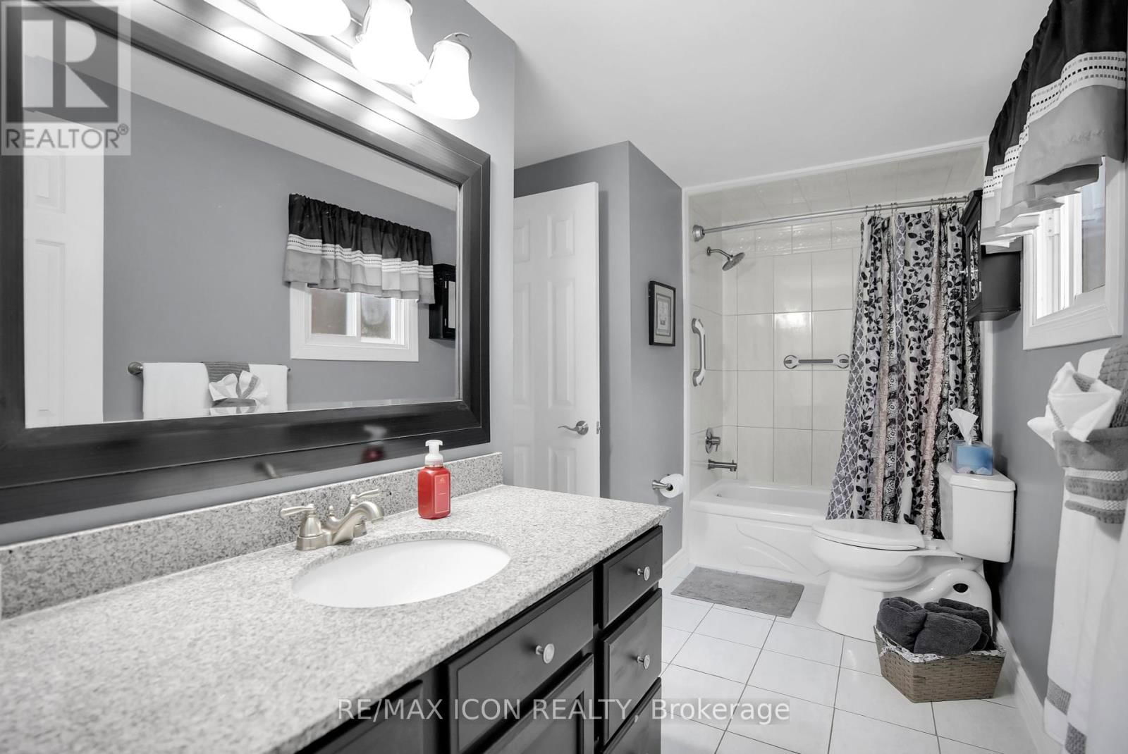 45 WHISPERWOOD CRESCENT Image 29