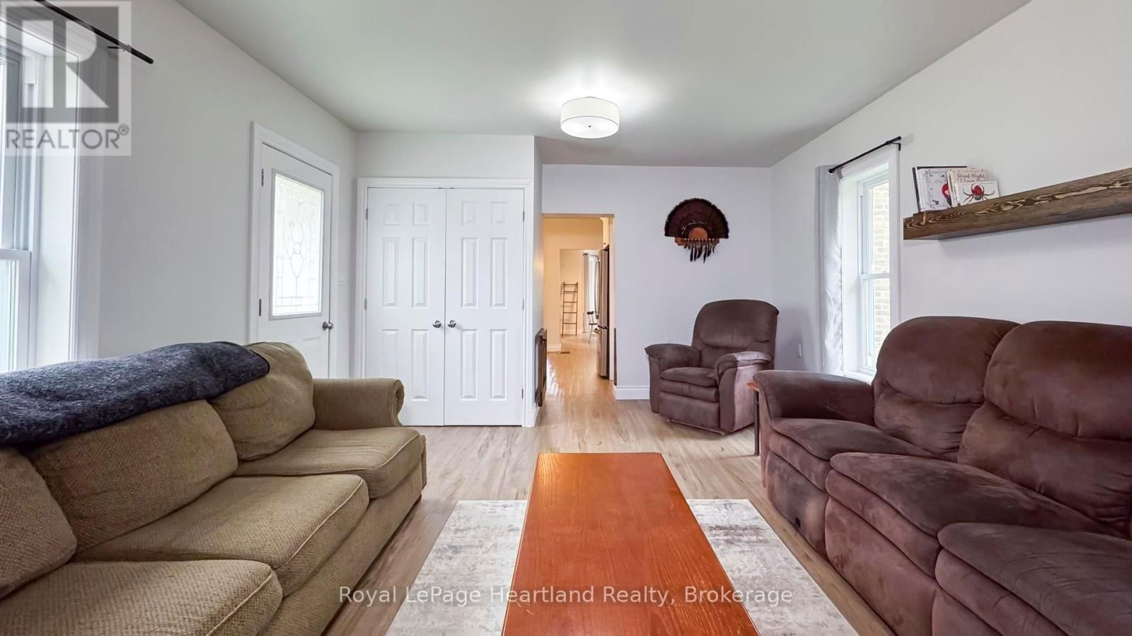 178 WELLINGTON STREET Image 24